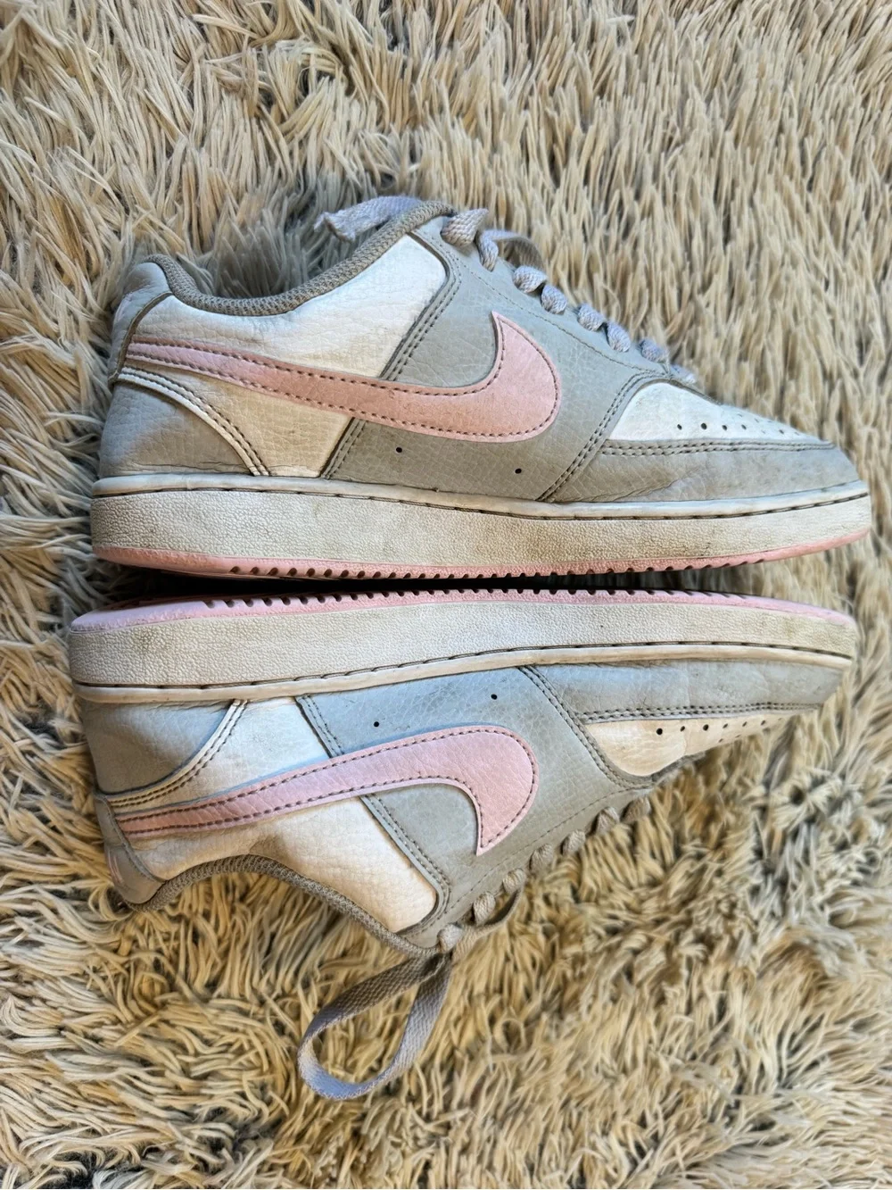 Nike Women's Light Gray and Pink Low-Top Sneakers